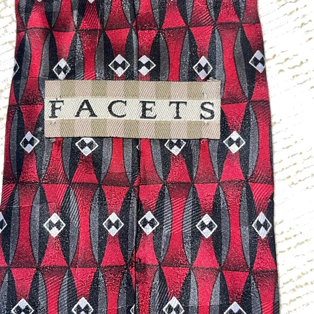 Facets Geometric Red and Black Men's 100%Silk Tie